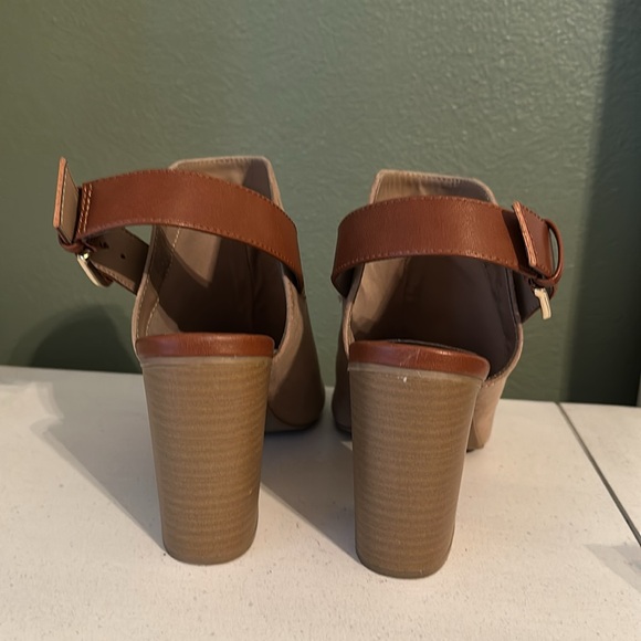 Chunky Heels - Picture 3 of 6